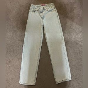 Edikted Cross Over Mom Jeans Size XS/S